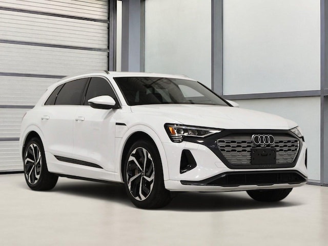 Photo of 2024 Audi Q8 e-tron