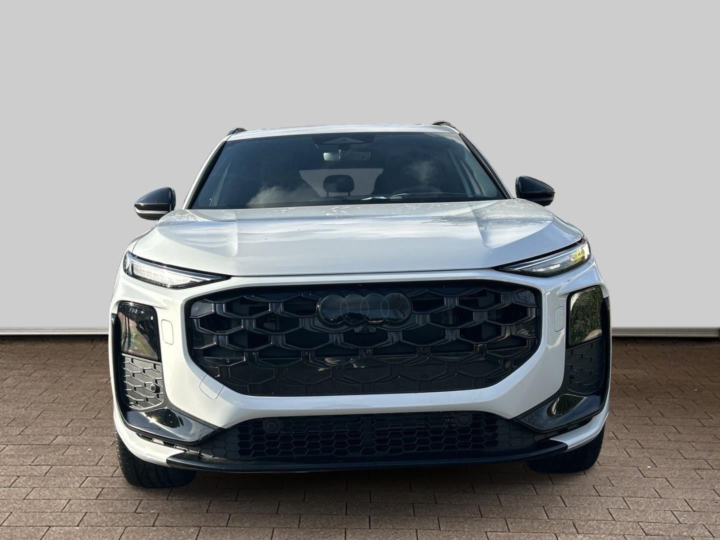 Bild über Audi Q3 SUV TFSI quattro 195 kW S tronic - für weitere Informationen kontaktieren Sie den Audi Partner