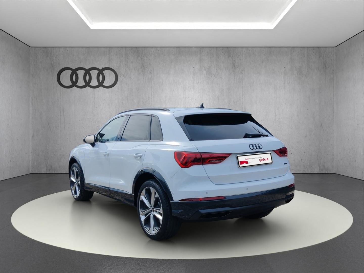 Bild über Audi Q3 TFSI quattro 180 kW S tronic - für weitere Informationen kontaktieren Sie den Audi Partner