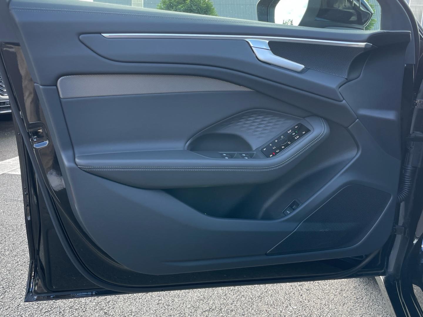 Bild über Audi A6 Avant TDI 150 kW S tronic - für weitere Informationen kontaktieren Sie den Audi Partner