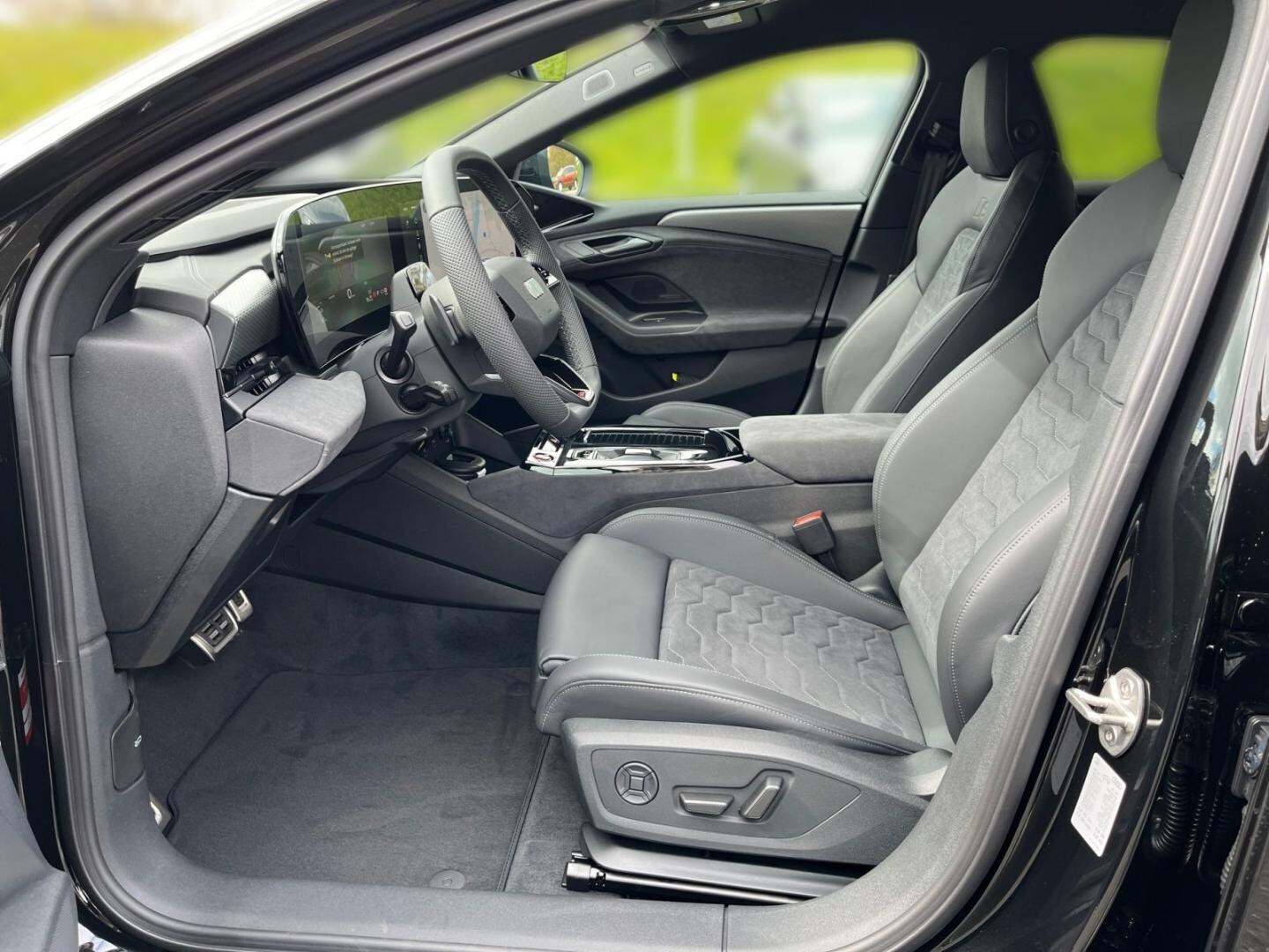 Bild über Audi A6 Avant e-tron S line business e-tron performance 270 kW - für weitere Informationen kontaktieren Sie den Audi Partner