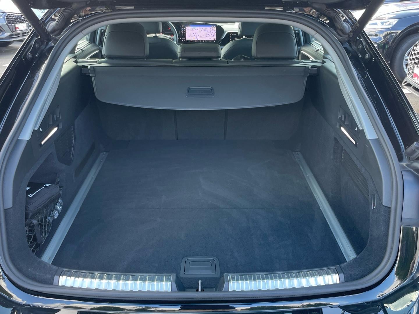 Bild über Audi A6 Avant TDI 150 kW S tronic - für weitere Informationen kontaktieren Sie den Audi Partner