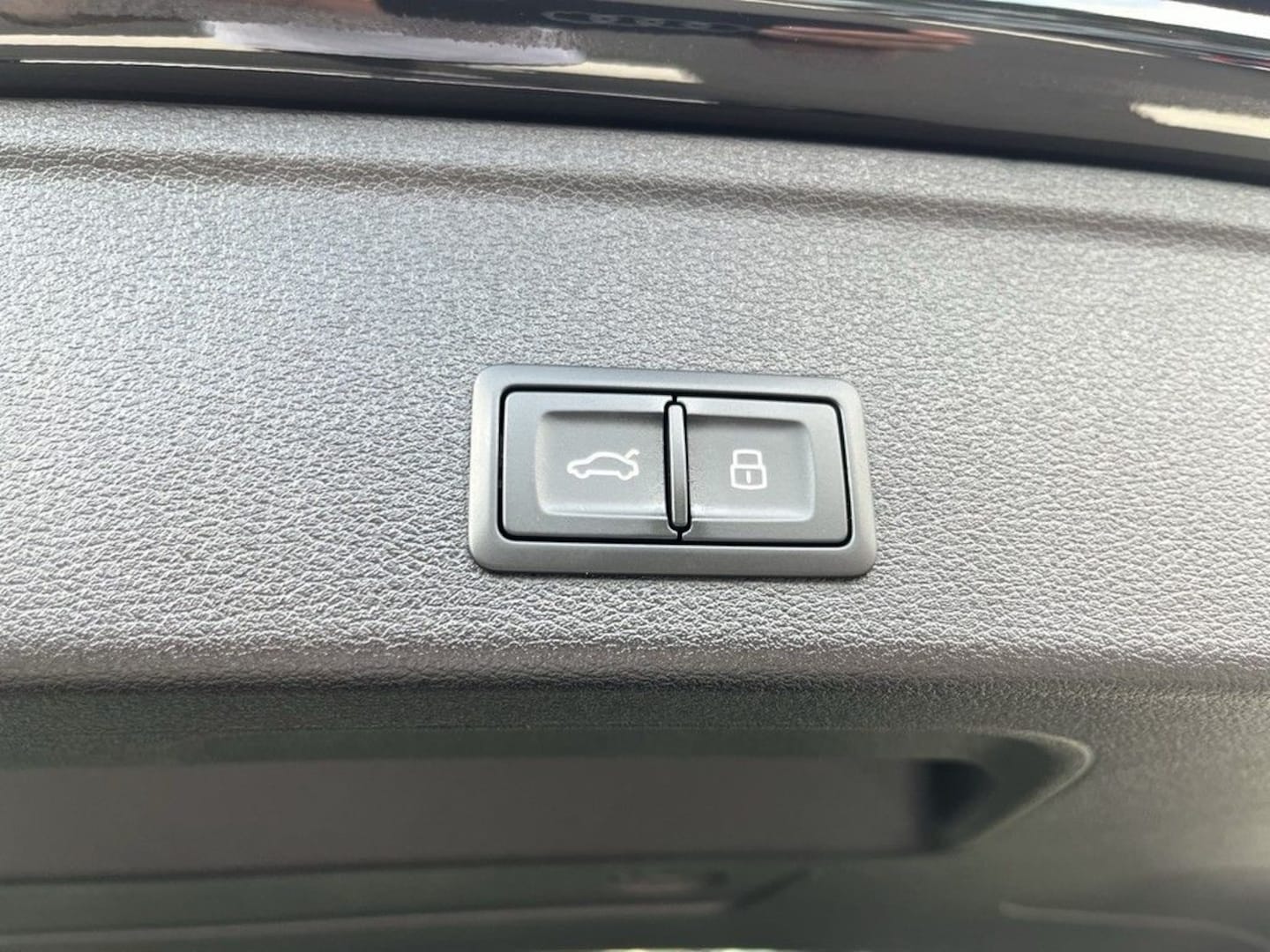 Bild über Audi A4 Avant S line 40 TFSI quattro S tronic - für weitere Informationen kontaktieren Sie den Audi Partner