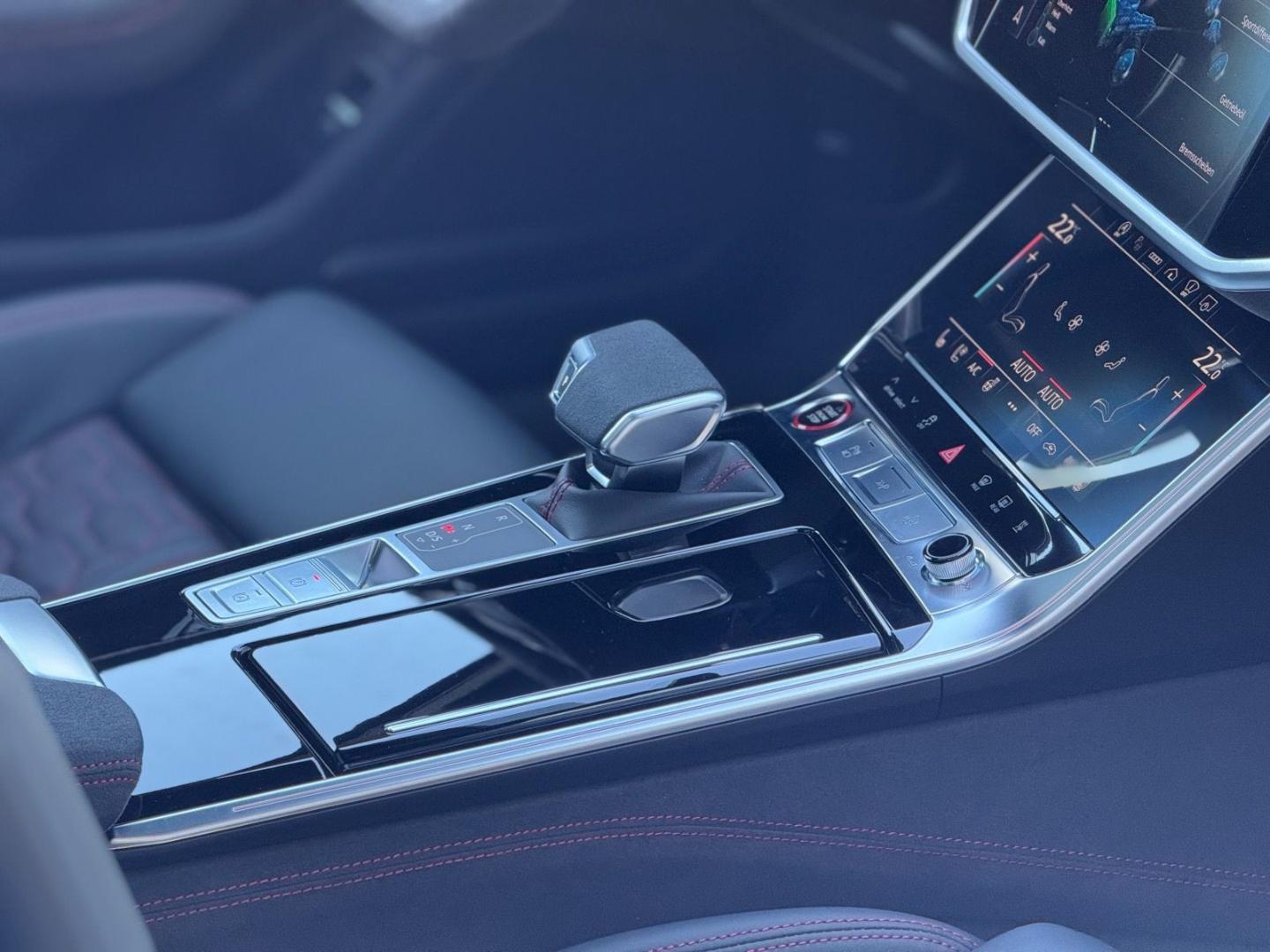 Image about Audi RS 6 Avant performance quattro tiptronic