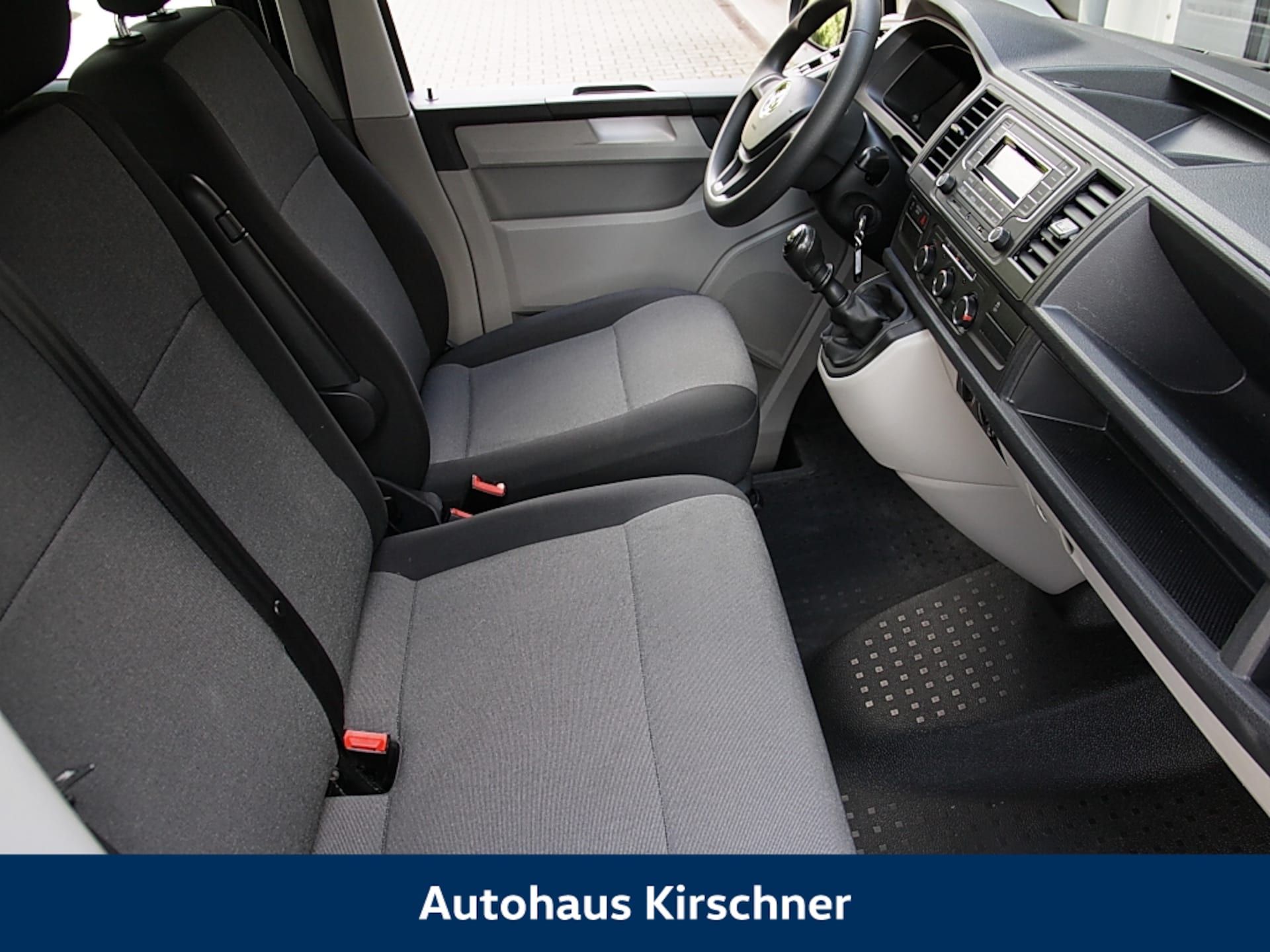 Volkswagen T6 Transporter Kombi