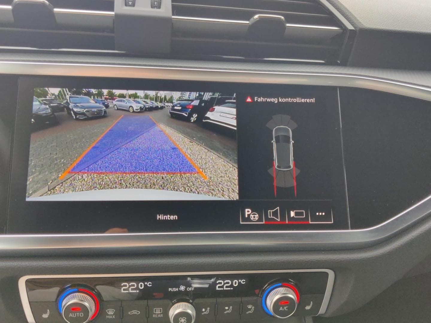 Bild über Audi Q3 TFSI quattro 180 kW S tronic - für weitere Informationen kontaktieren Sie den Audi Partner