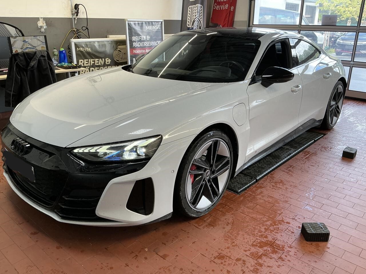 Image about Audi e-tron GT e-tron quattro