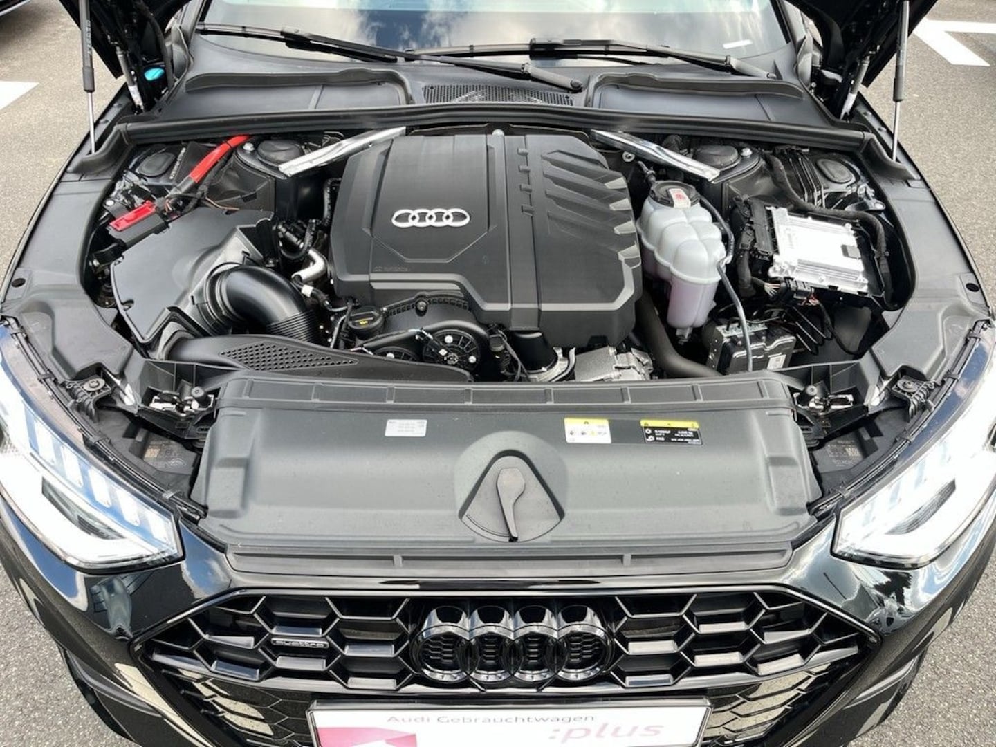 Bild über Audi A4 Avant S line 40 TFSI quattro S tronic - für weitere Informationen kontaktieren Sie den Audi Partner