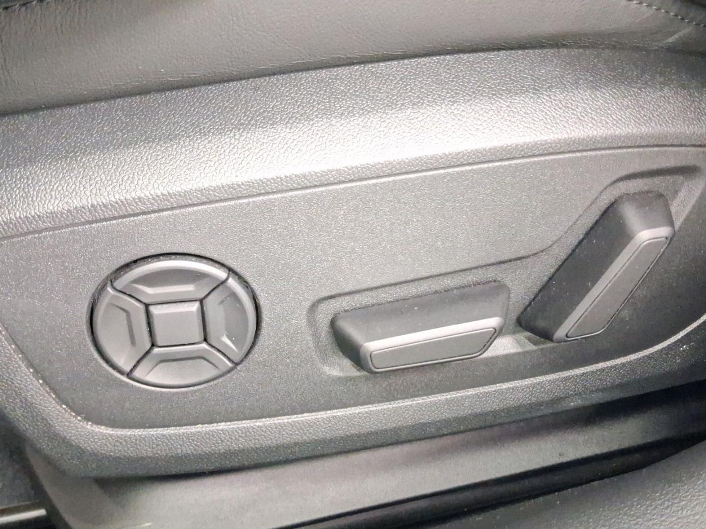 Bild über Audi S6 Avant TDI quattro tiptronic - für weitere Informationen kontaktieren Sie den Audi Partner
