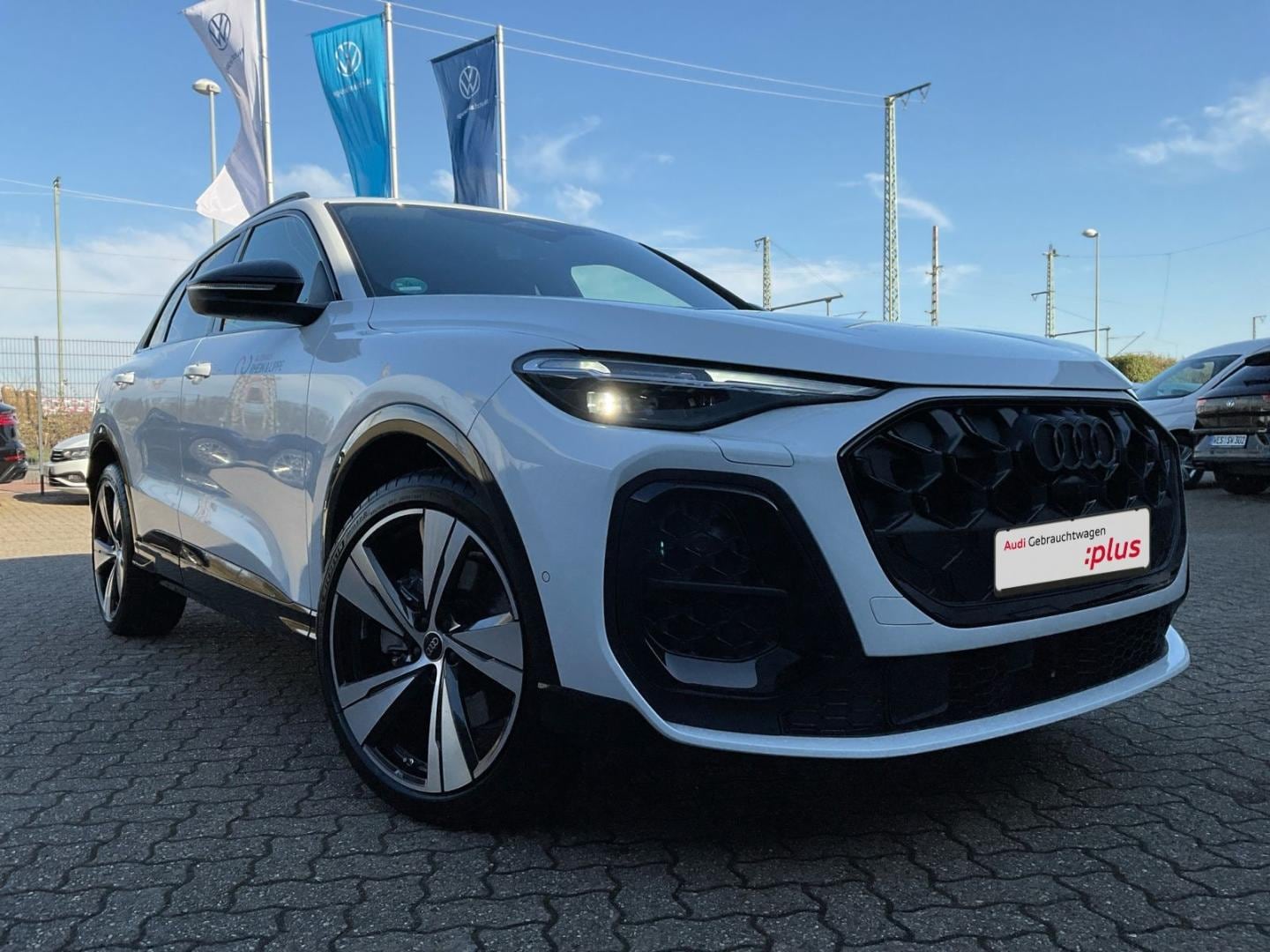 Bild über Audi Q5 SUV TDI quattro 150 kW S tronic - für weitere Informationen kontaktieren Sie den Audi Partner