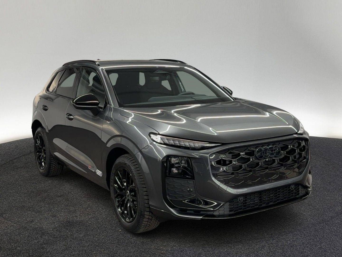 Bild über Audi Q3 SUV TFSI quattro 195 kW S tronic - für weitere Informationen kontaktieren Sie den Audi Partner