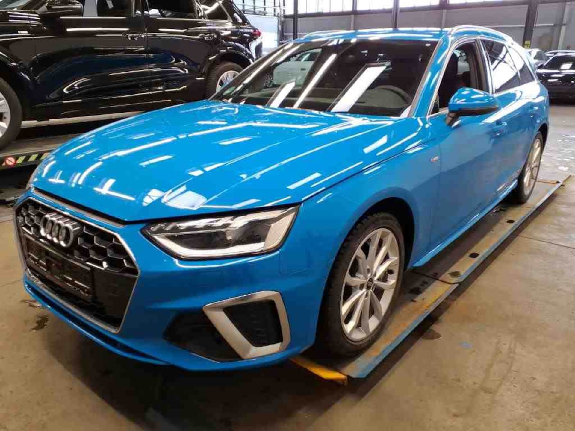 Audi A4 Avant S line
