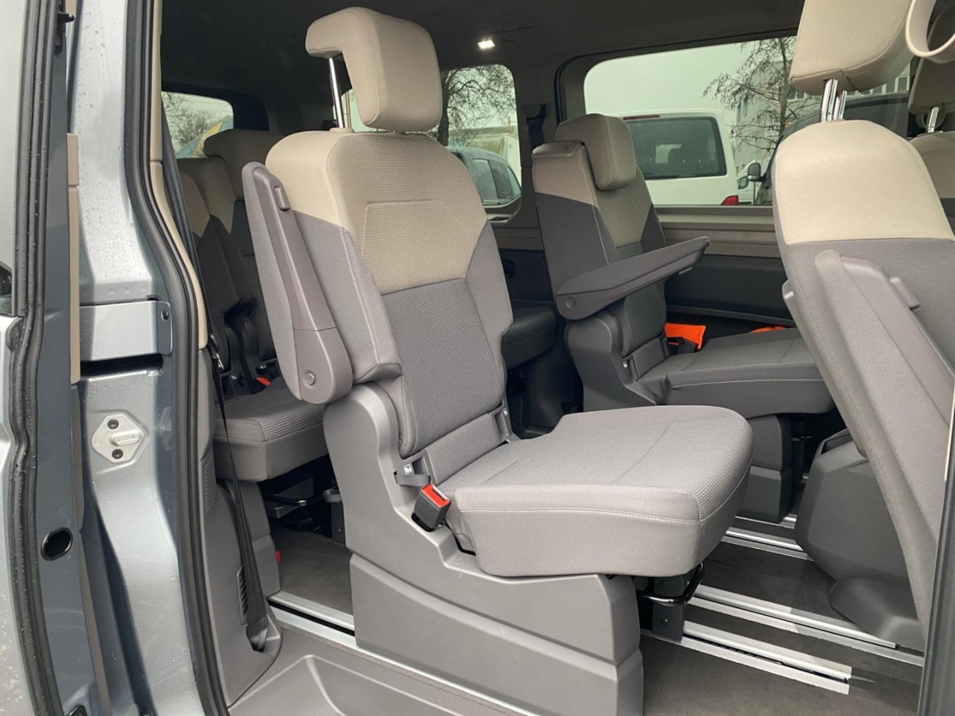 Volkswagen Multivan Langversion Basis-Modell