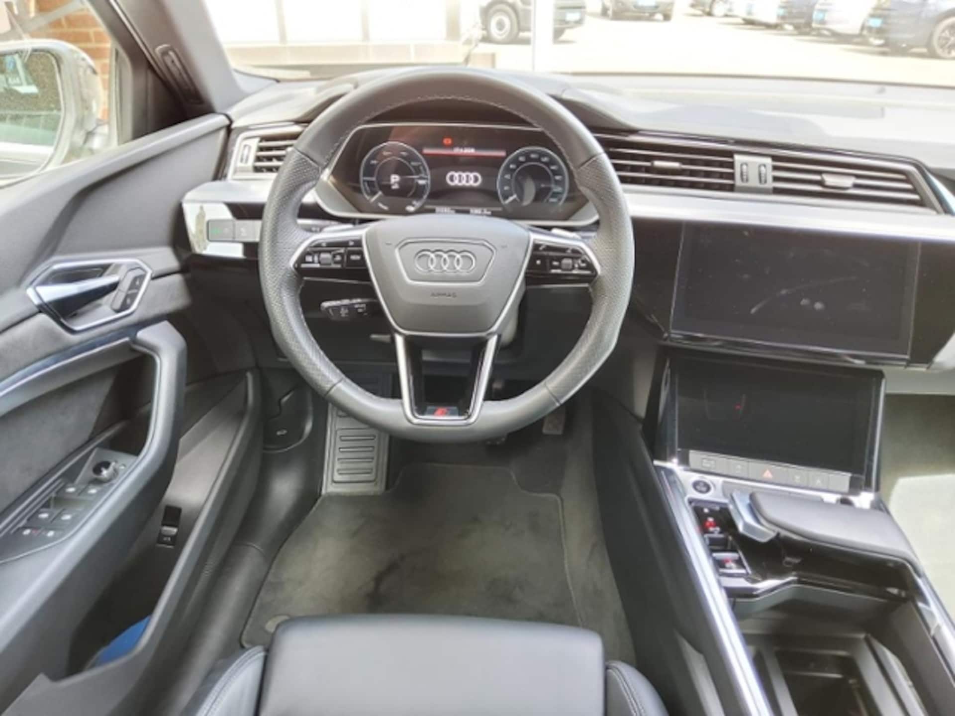Audi e-tron S line