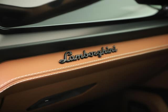 2025 Lamborghini Urus SE - Photo 34