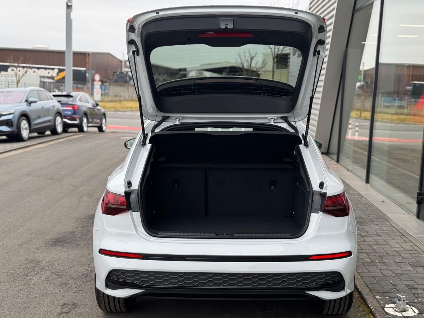 Bild über Audi A3 Sportback TDI Schaltgetriebe - für weitere Informationen kontaktieren Sie den Audi Partner