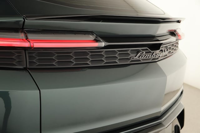 2025 Lamborghini Urus SE - Photo 39
