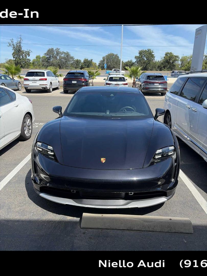 2022 Porsche Taycan Cross Turismo's photo