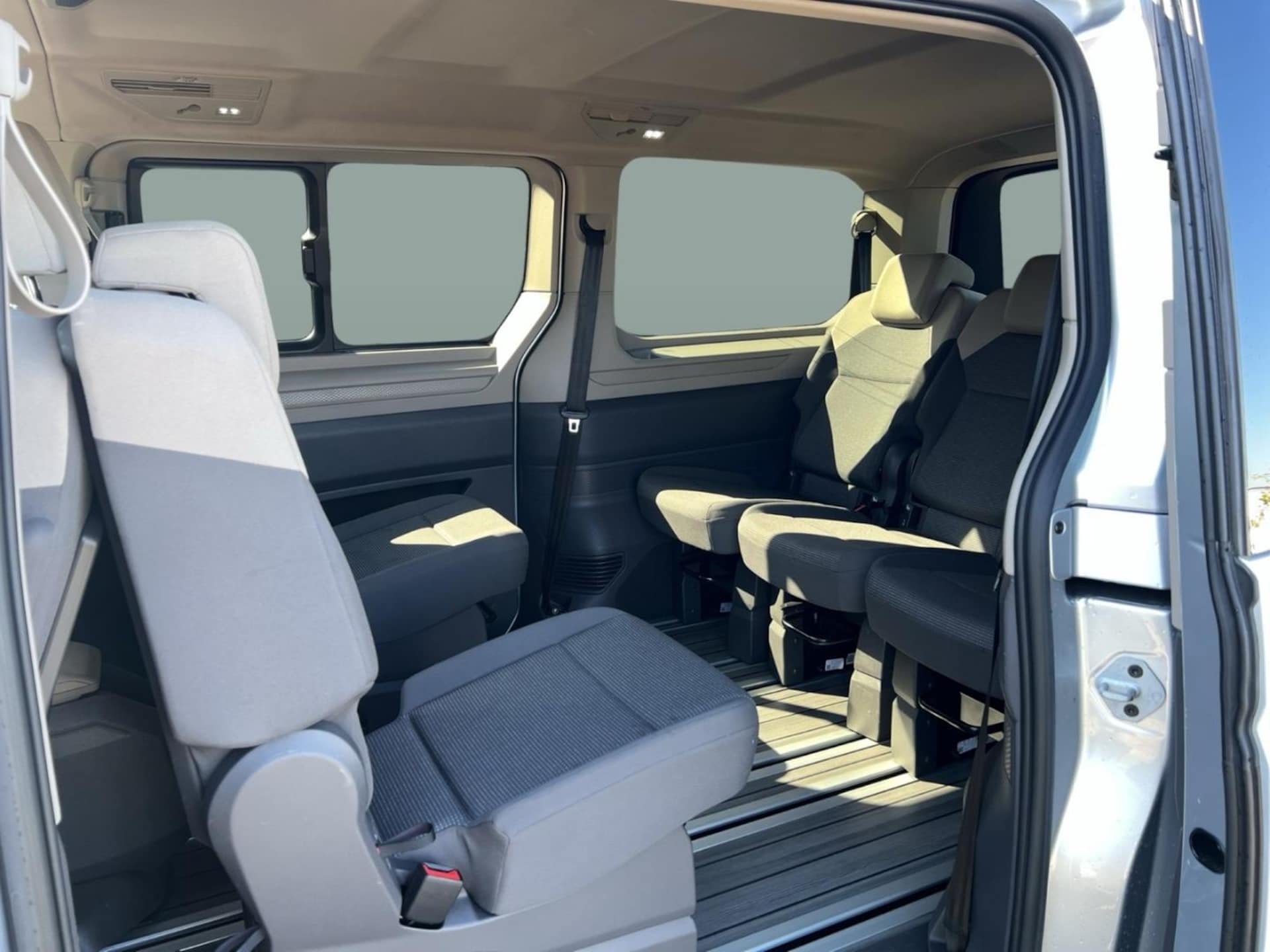 Volkswagen Multivan Langversion Basis-Modell