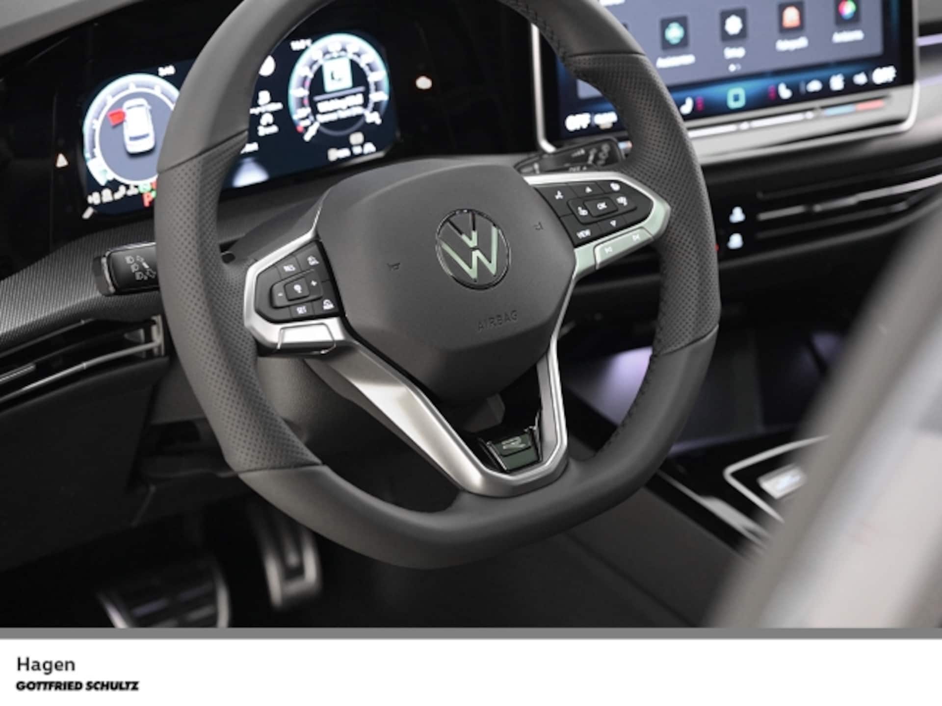 Volkswagen Golf R-Line