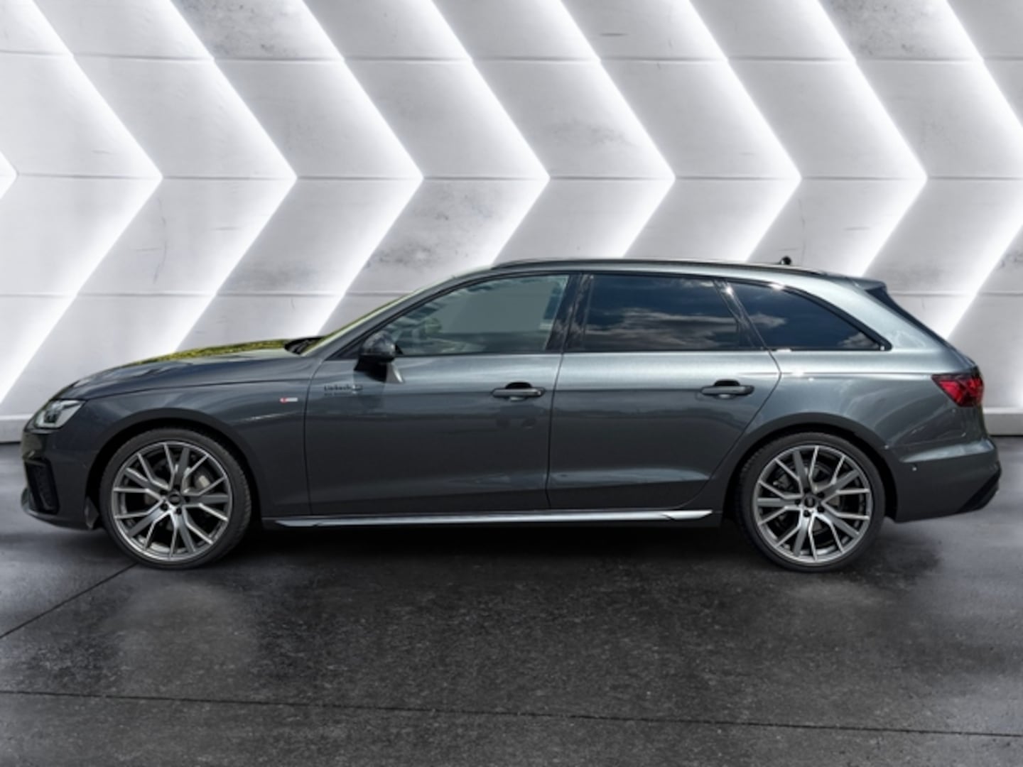 Bild über Audi A4 Avant S line 40 TFSI quattro S tronic - für weitere Informationen kontaktieren Sie den Audi Partner