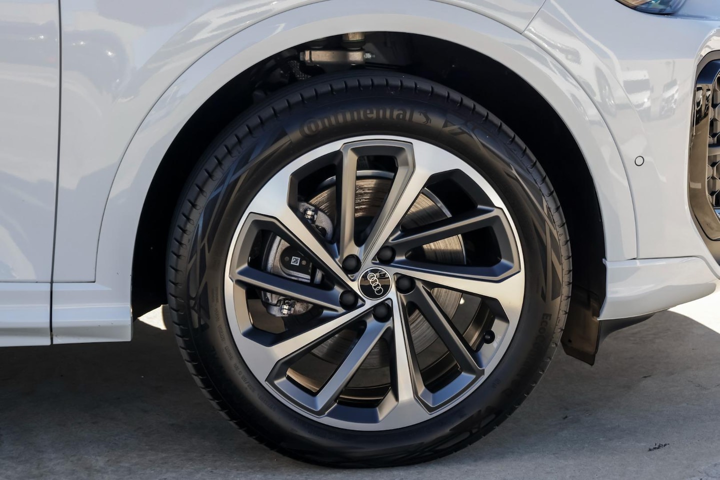 Image about Audi Q5 SUV TDI quattro 150 kW sport