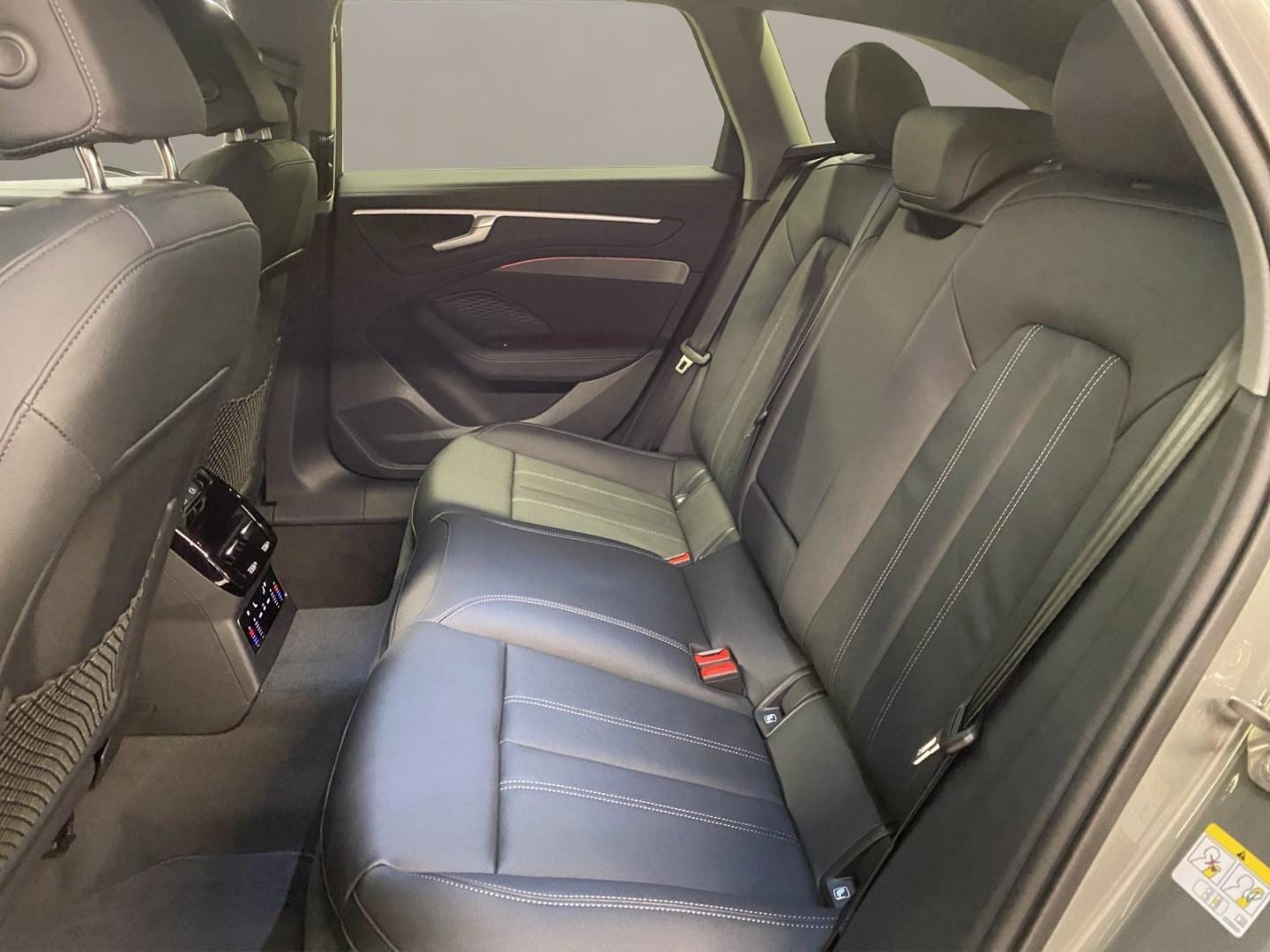 Bild über Audi A6 Avant TDI 150 kW S tronic - für weitere Informationen kontaktieren Sie den Audi Partner