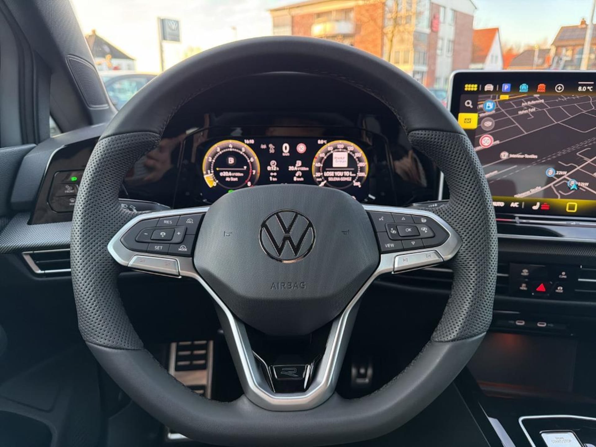 Volkswagen Golf R-Line