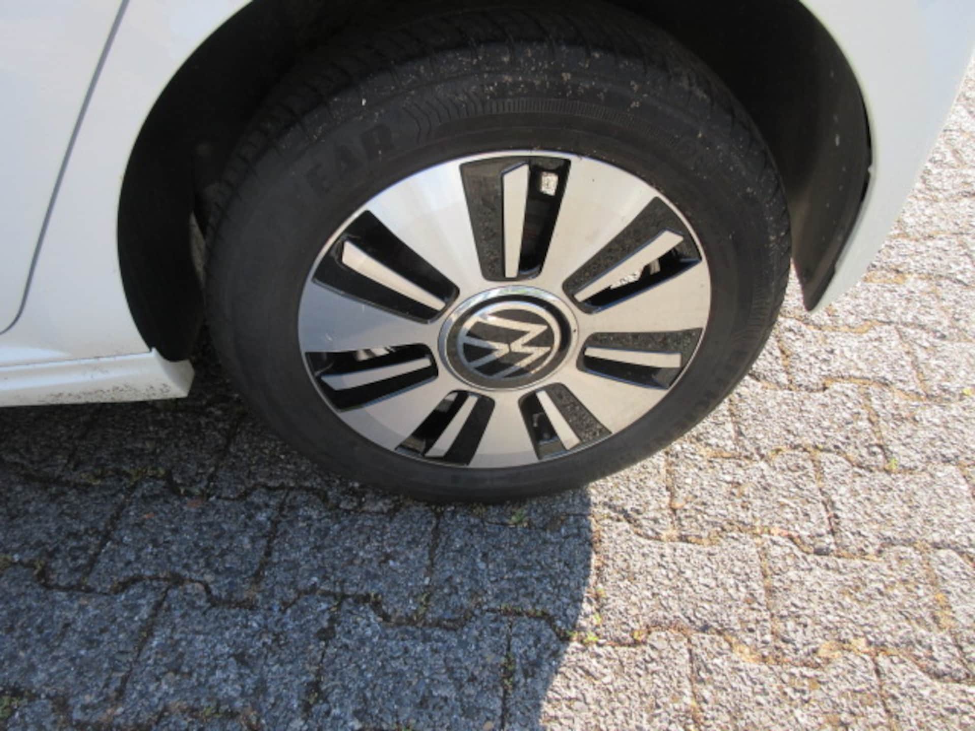 Volkswagen e-up! Style "Plus"
