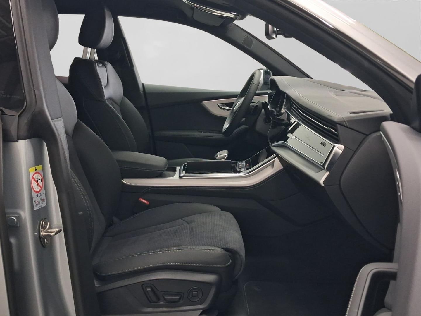 Bild über Audi Q8 SUV S line business TFSI quattro 250 kW tiptronic - für weitere Informationen kontaktieren Sie den Audi Partner