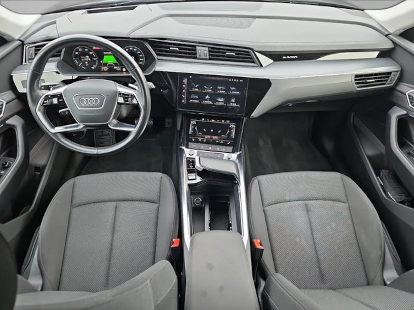 Bild über Audi Q8 e-tron advanced 50 e-tron quattro - für weitere Informationen kontaktieren Sie den Audi Partner