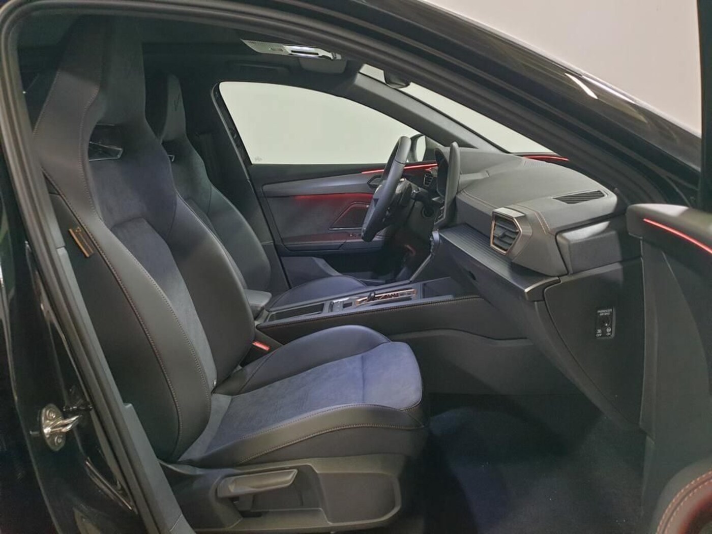 CUPRA Leon Sportstourer 1.5 eTSI Launch Edition DSG 110 kW (150 CV) — photo 6