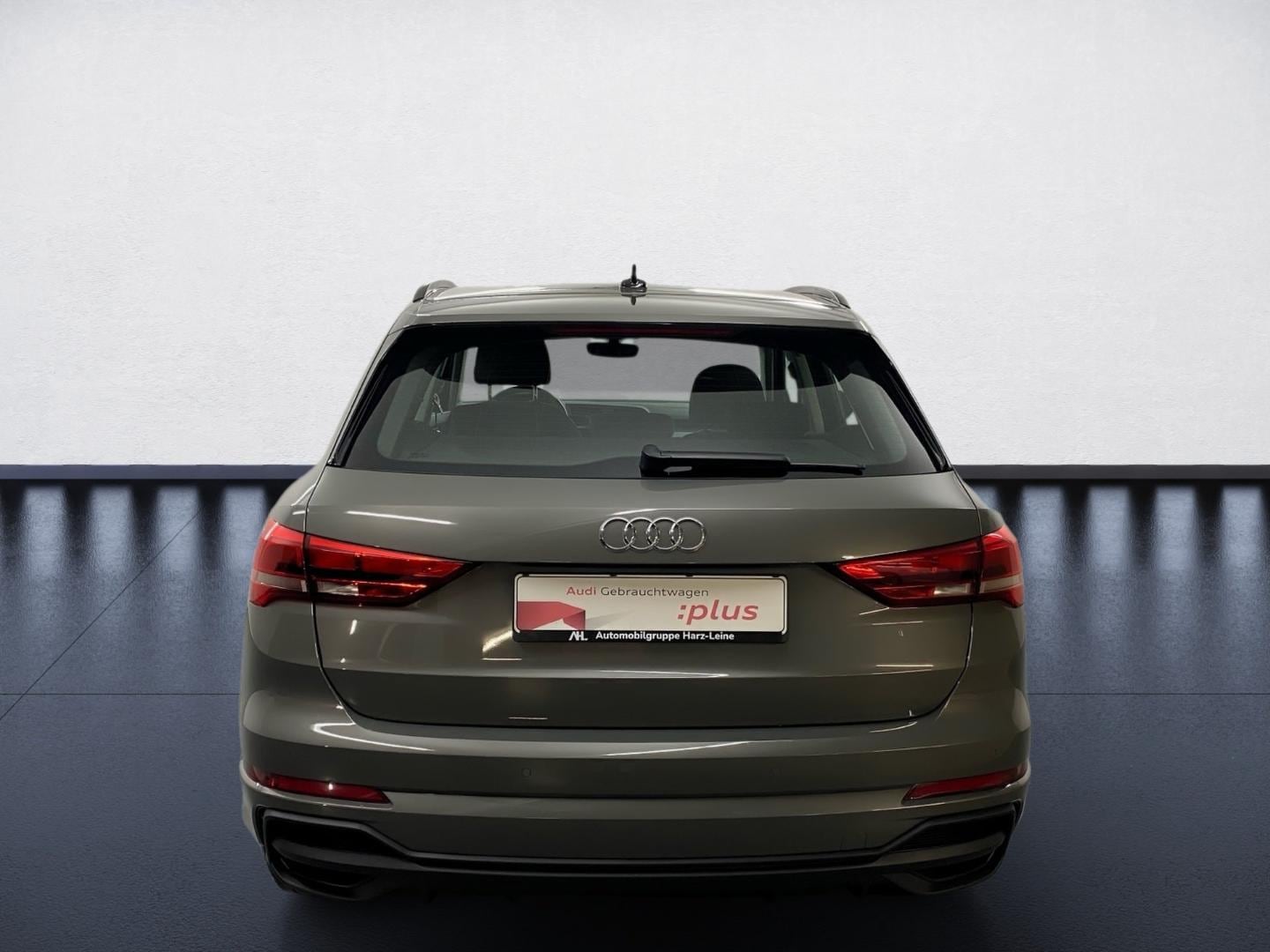 Bild über Audi Q3 S line 35 TFSI Schaltgetriebe - für weitere Informationen kontaktieren Sie den Audi Partner