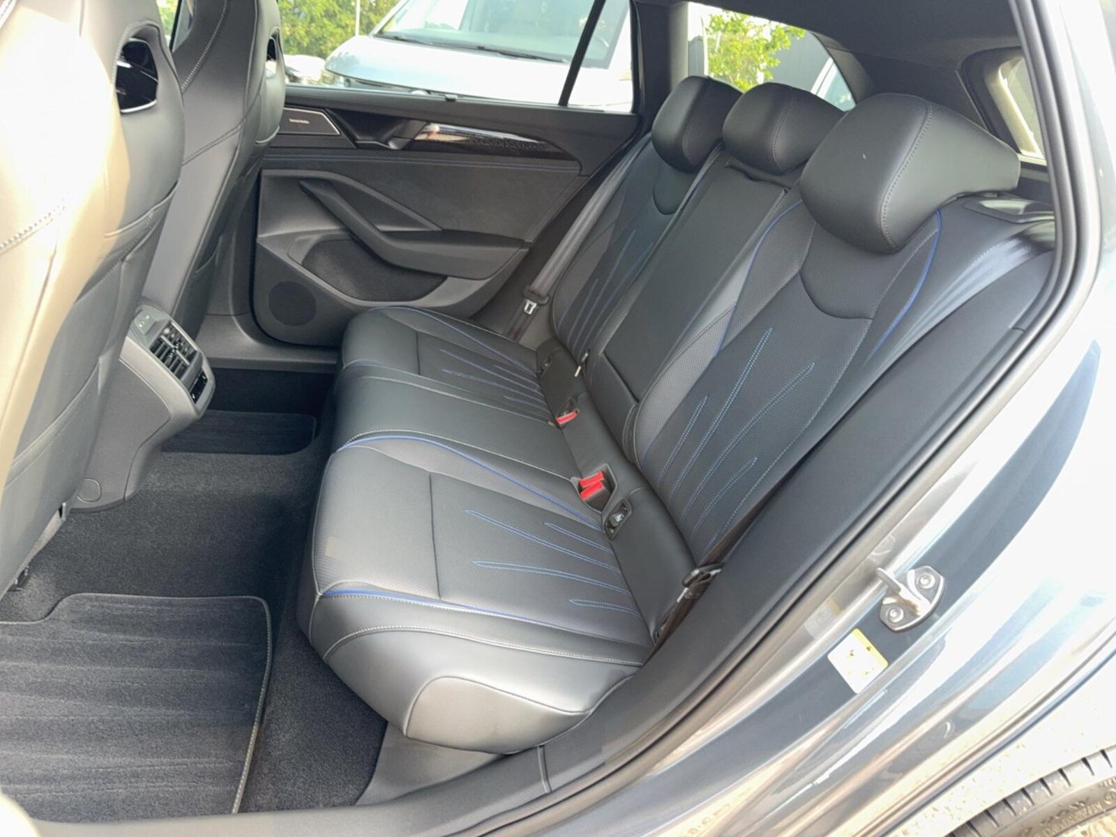 Volkswagen Passat – Bild 13