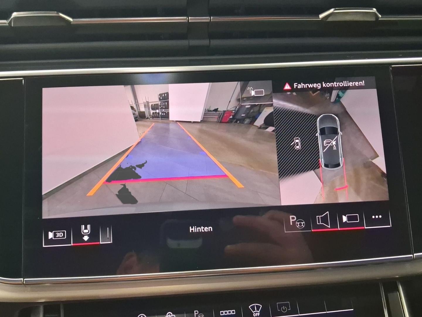 Bild über Audi Q8 SUV S line business TFSI quattro 250 kW tiptronic - für weitere Informationen kontaktieren Sie den Audi Partner