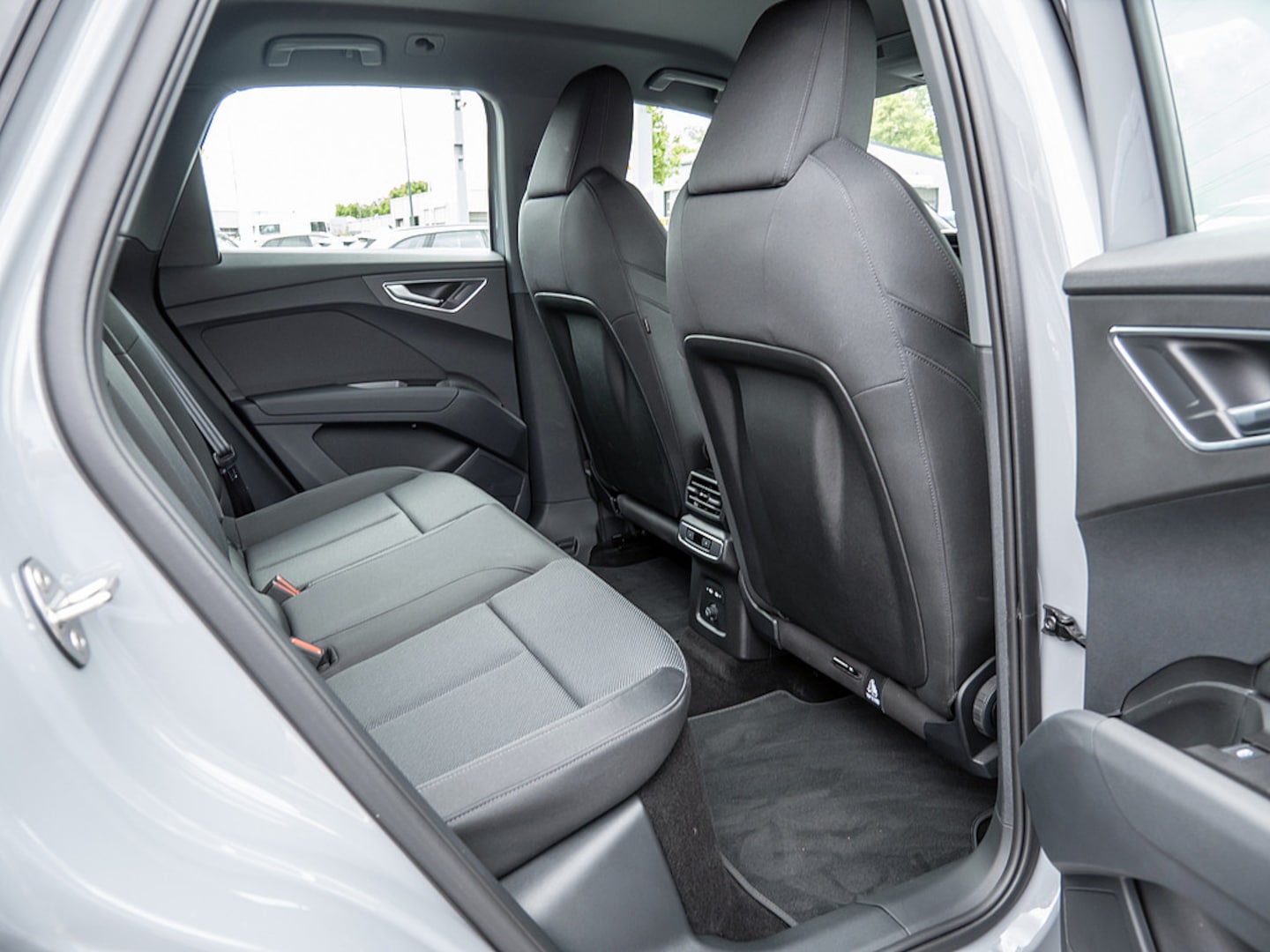 Bild über Audi Q4 e-tron 45 e-tron - für weitere Informationen kontaktieren Sie den Audi Partner