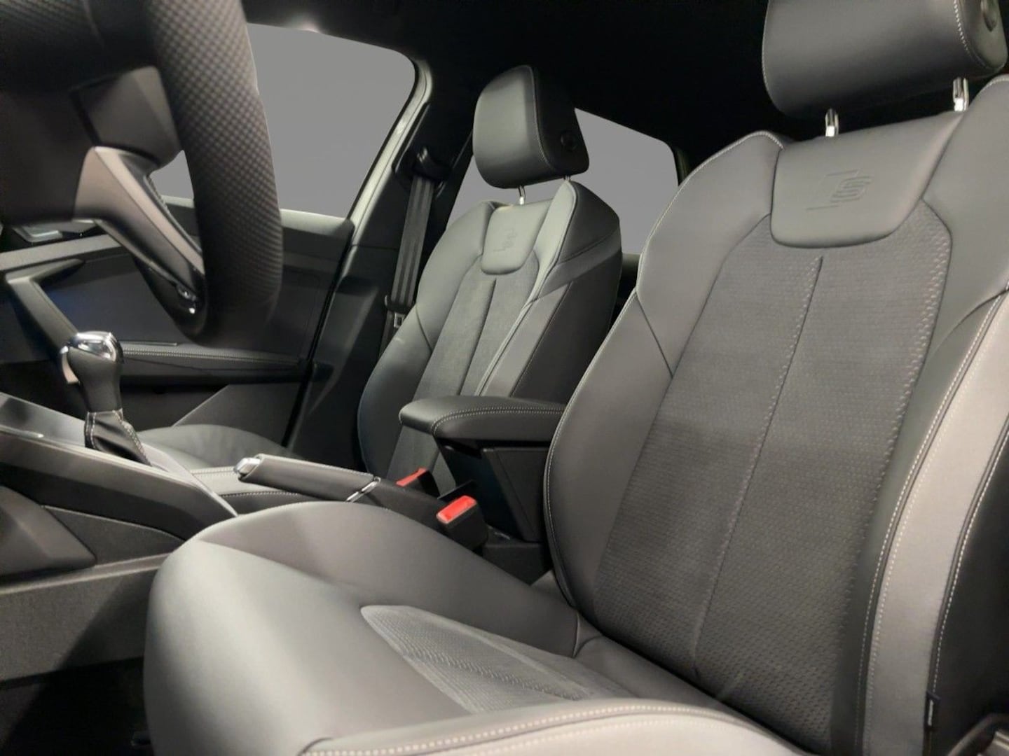 Bild über Audi A1 Sportback S line 35 TFSI S tronic - für weitere Informationen kontaktieren Sie den Audi Partner