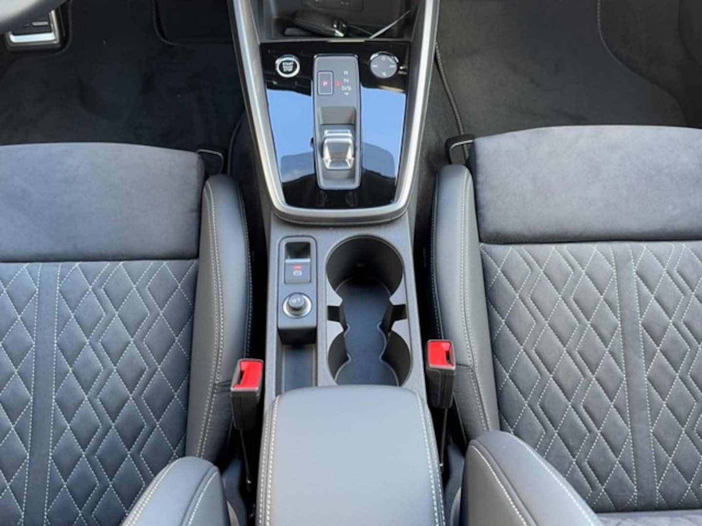 Bild über Audi A3 Sportback S line 35 TFSI S tronic - für weitere Informationen kontaktieren Sie den Audi Partner