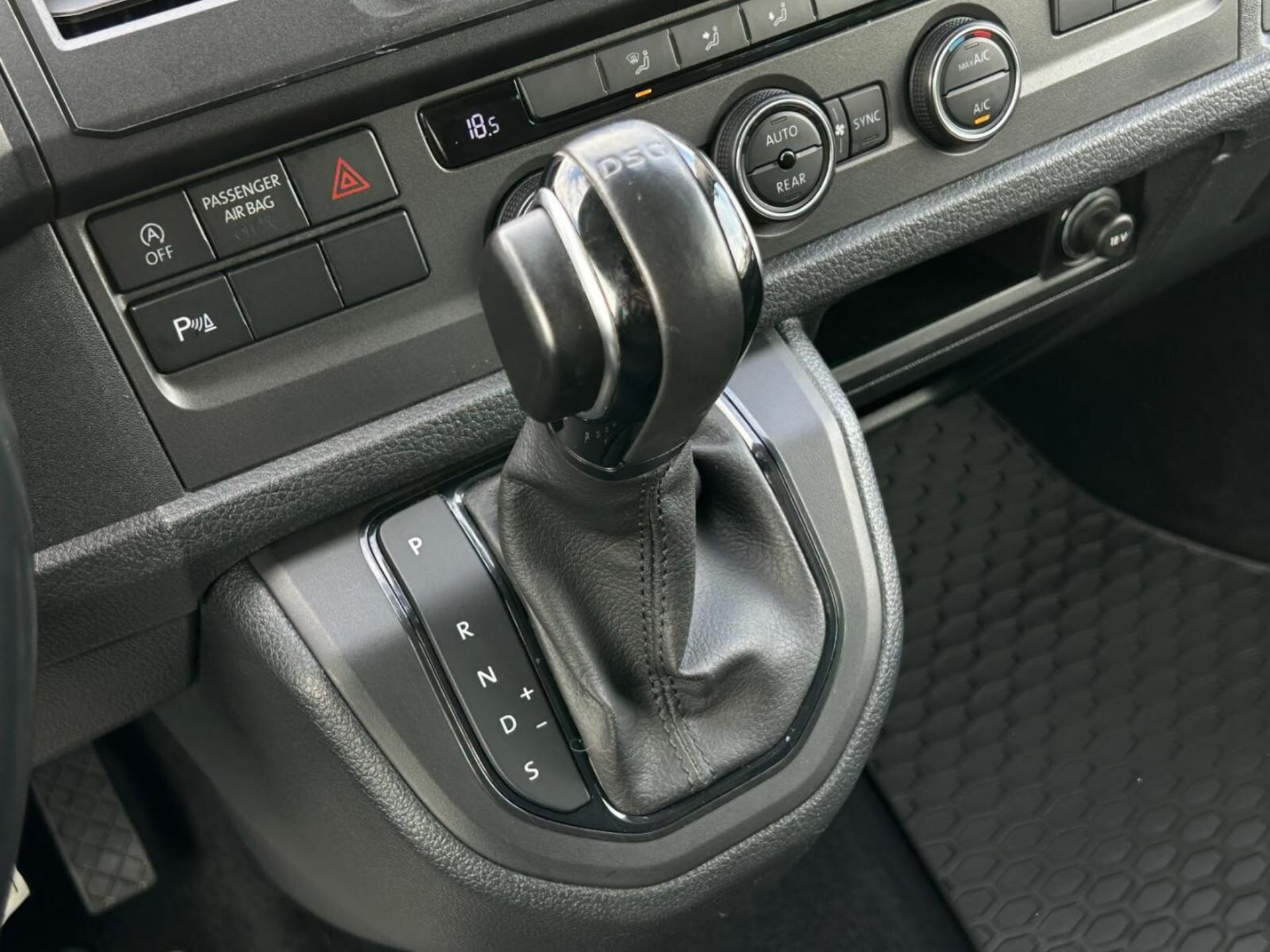 Volkswagen Caravelle 6 długi rozstaw osi Comfortline