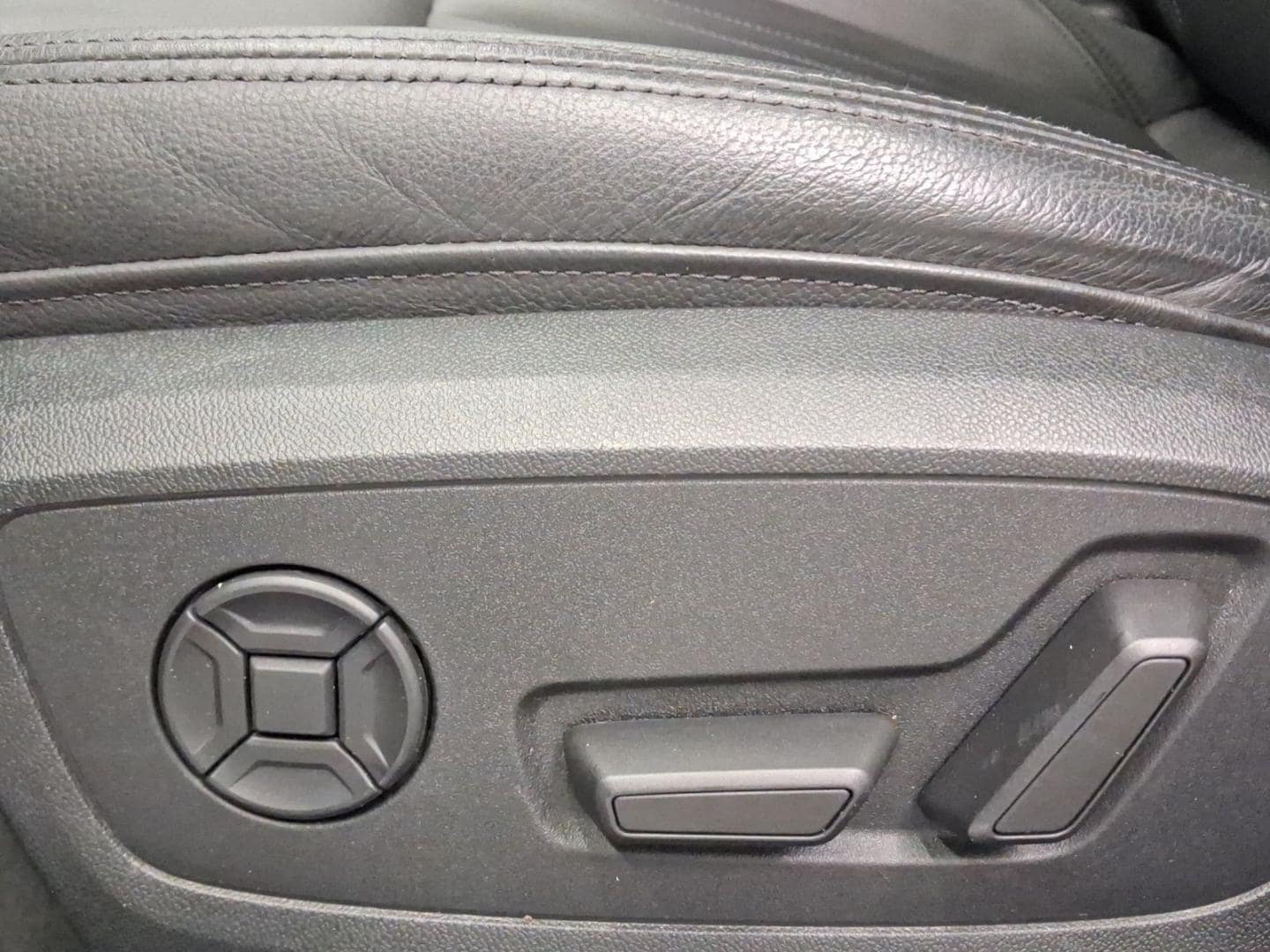 Bild über Audi A6 Avant design 45 TFSI quattro S tronic - für weitere Informationen kontaktieren Sie den Audi Partner