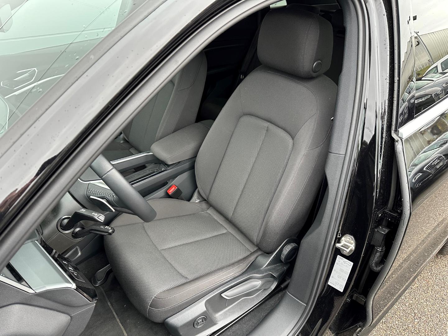 Image about Audi e-tron Attraction advanced 50 quattro 230,00 kW