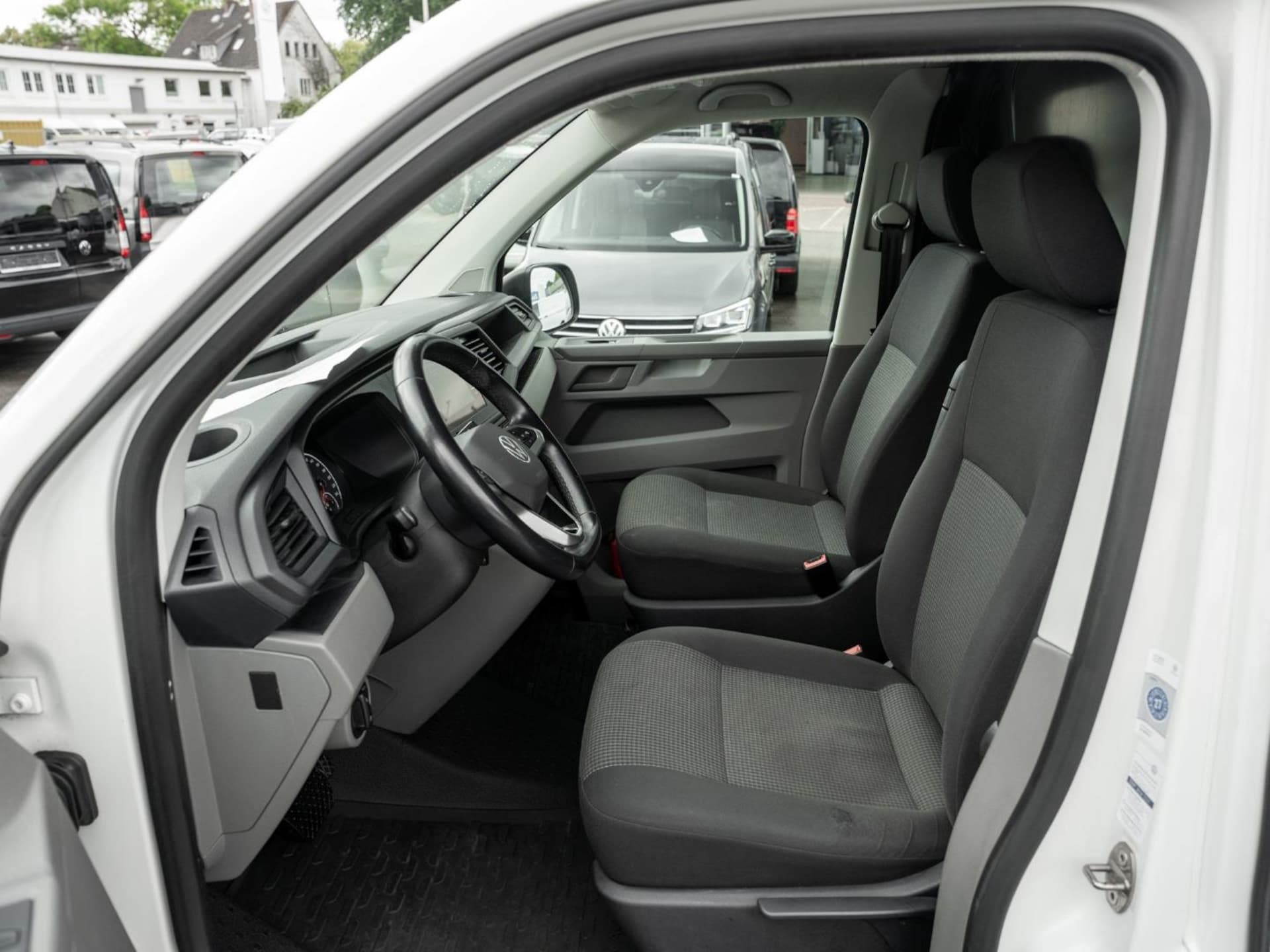 Volkswagen T6.1 Transporter Kasten langer Radstand