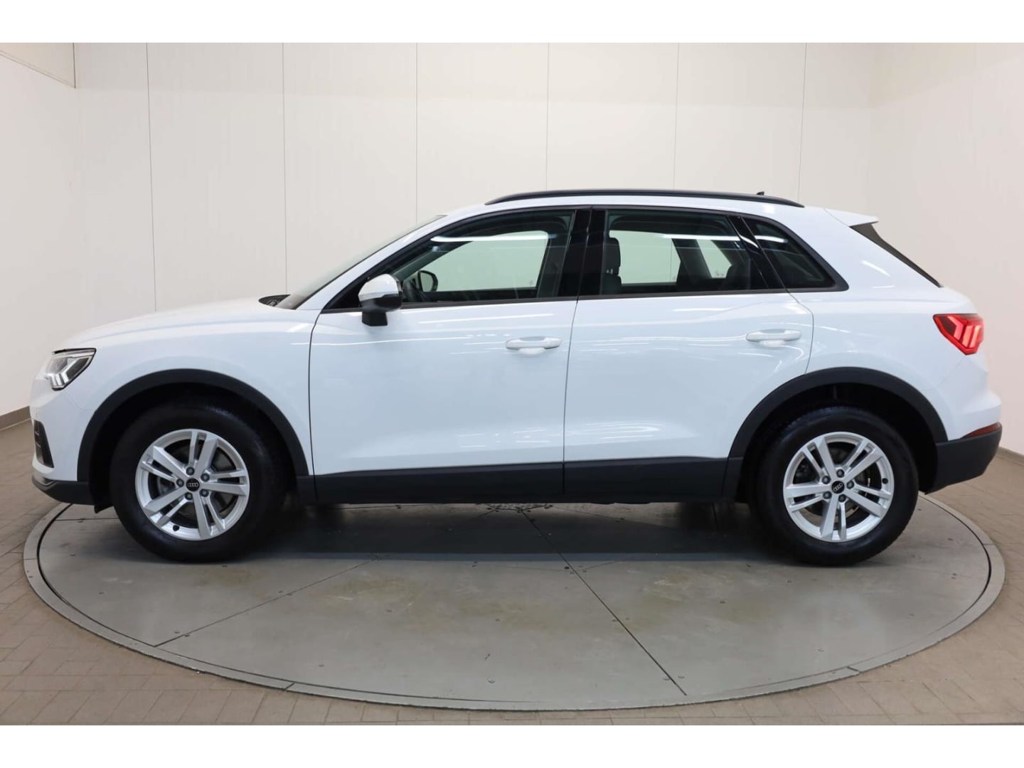 Bild über Audi Q3 35 TDI S tronic - für weitere Informationen kontaktieren Sie den Audi Partner