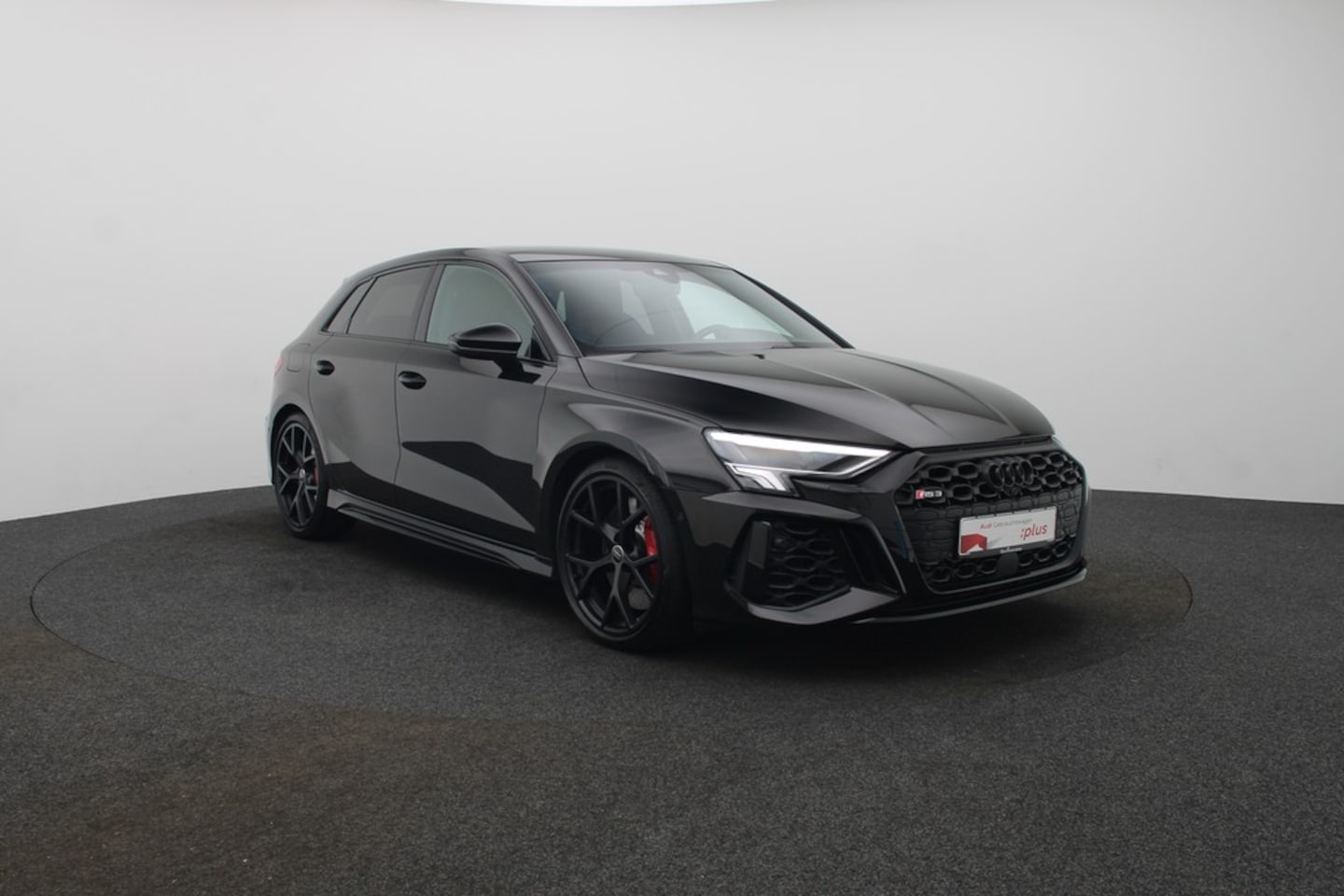 Bild über Audi RS 3 Sportback TFSI quattro S tronic - für weitere Informationen kontaktieren Sie den Audi Partner
