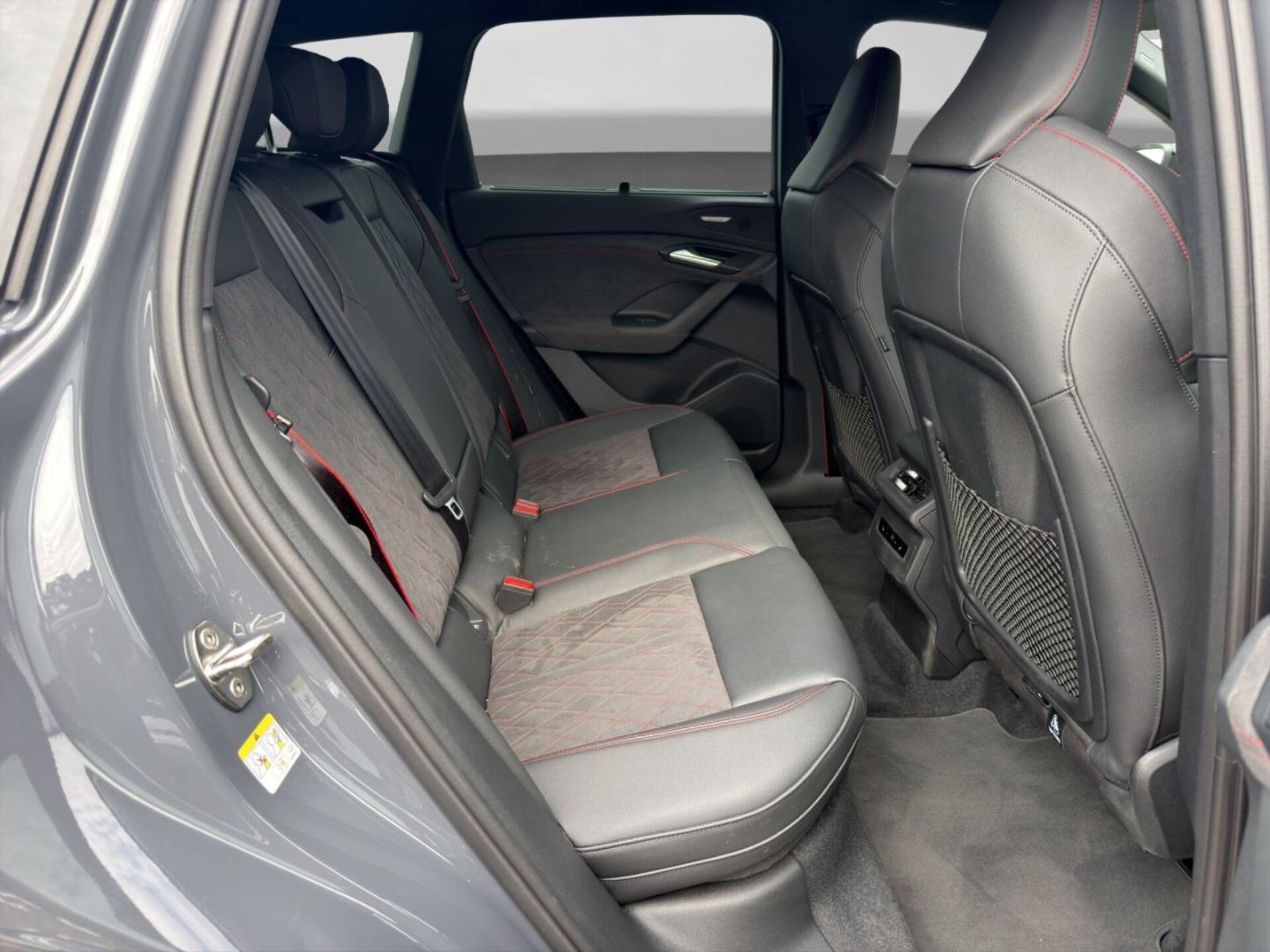 Audi SQ6 SUV e-tron