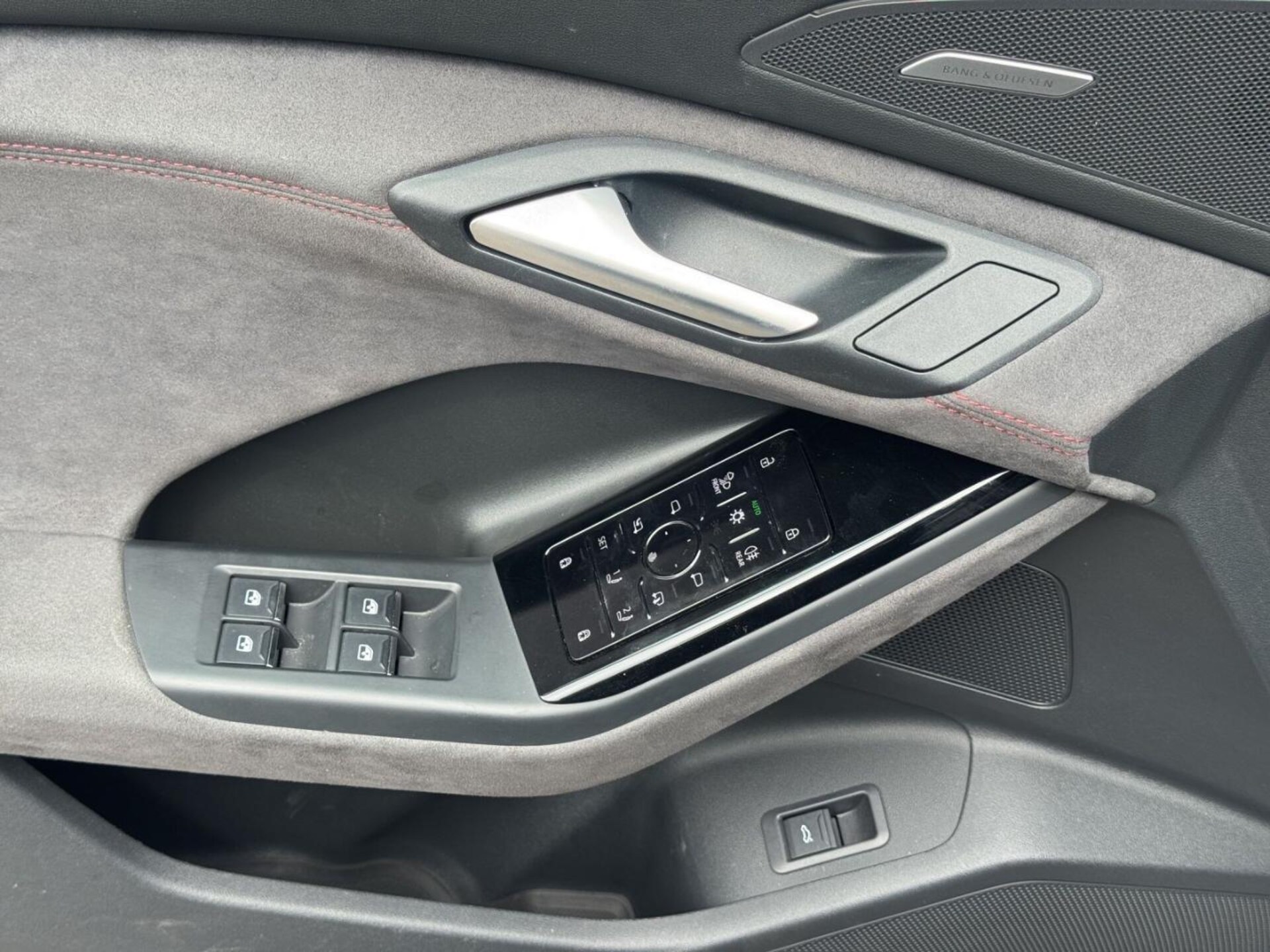 Audi SQ6 SUV e-tron