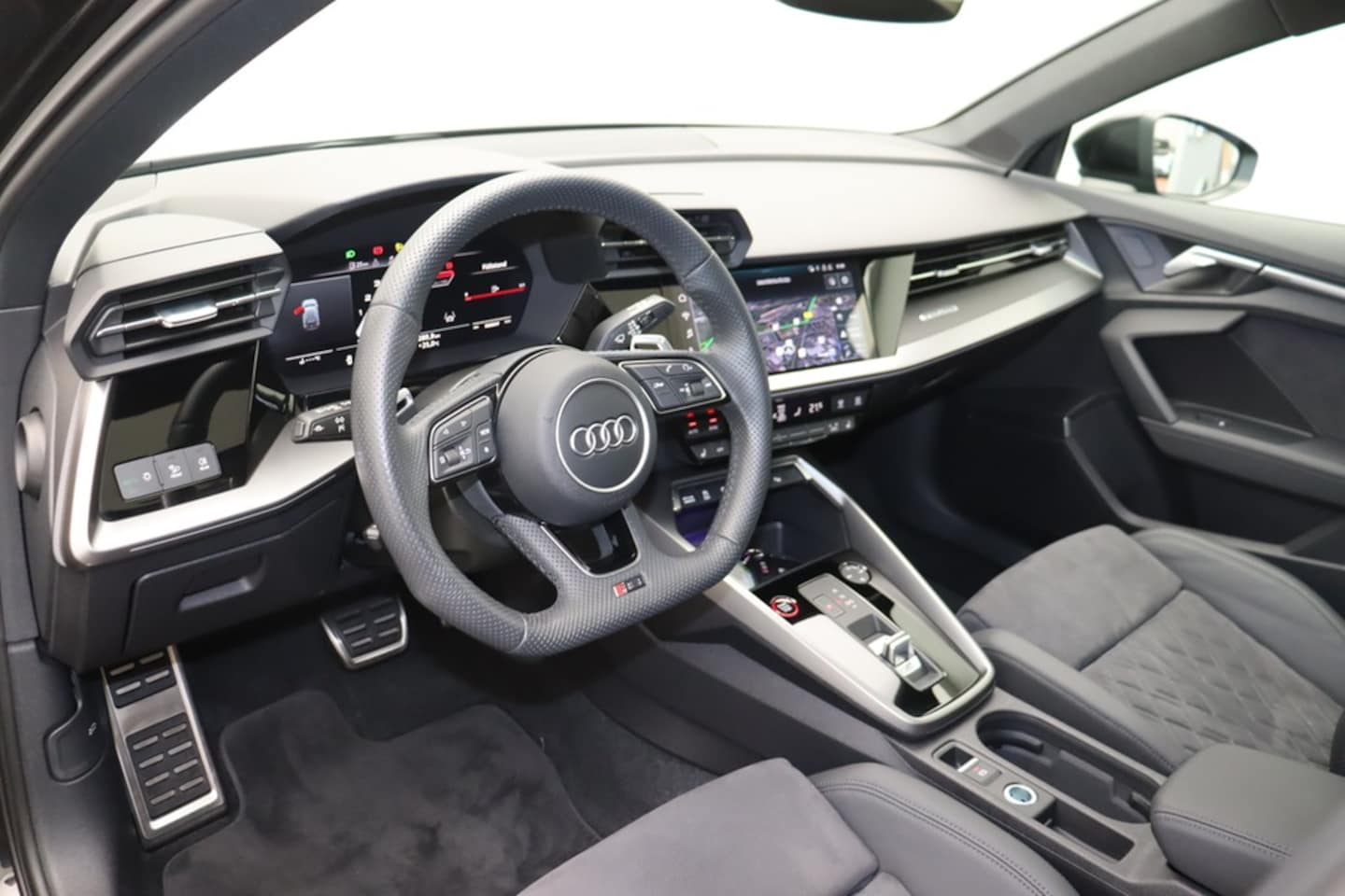 Bild über Audi RS 3 Sportback TFSI quattro S tronic - für weitere Informationen kontaktieren Sie den Audi Partner