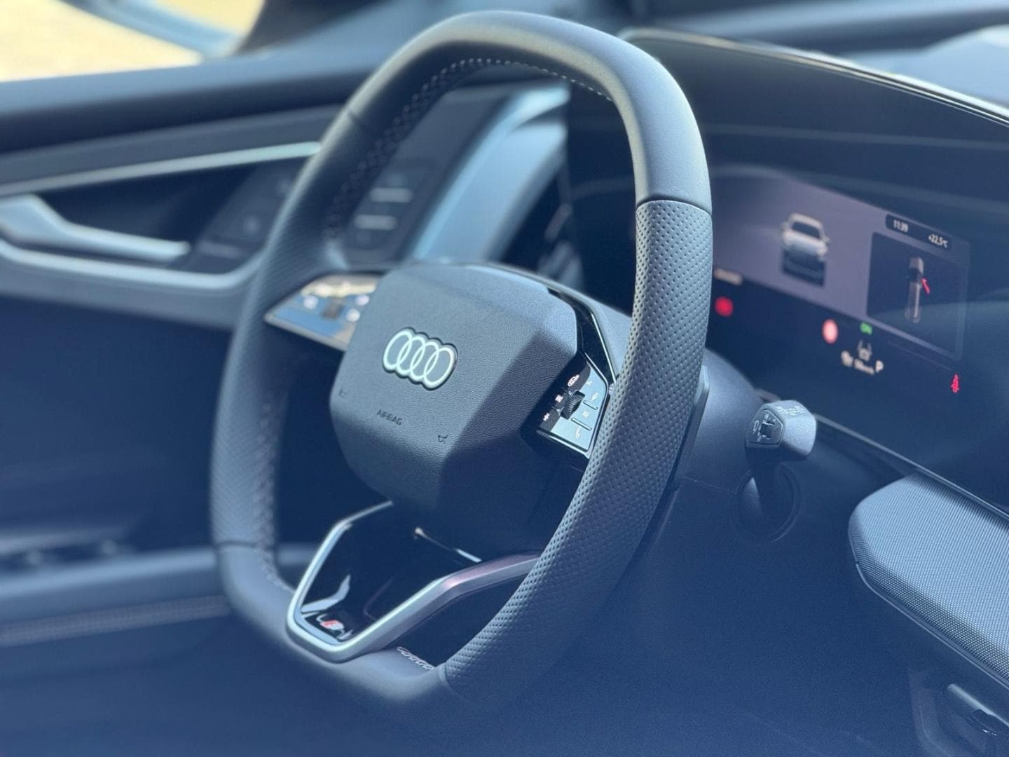 Bild über Audi Q4 SUV e-tron e-tron quattro 220 kW - für weitere Informationen kontaktieren Sie den Audi Partner