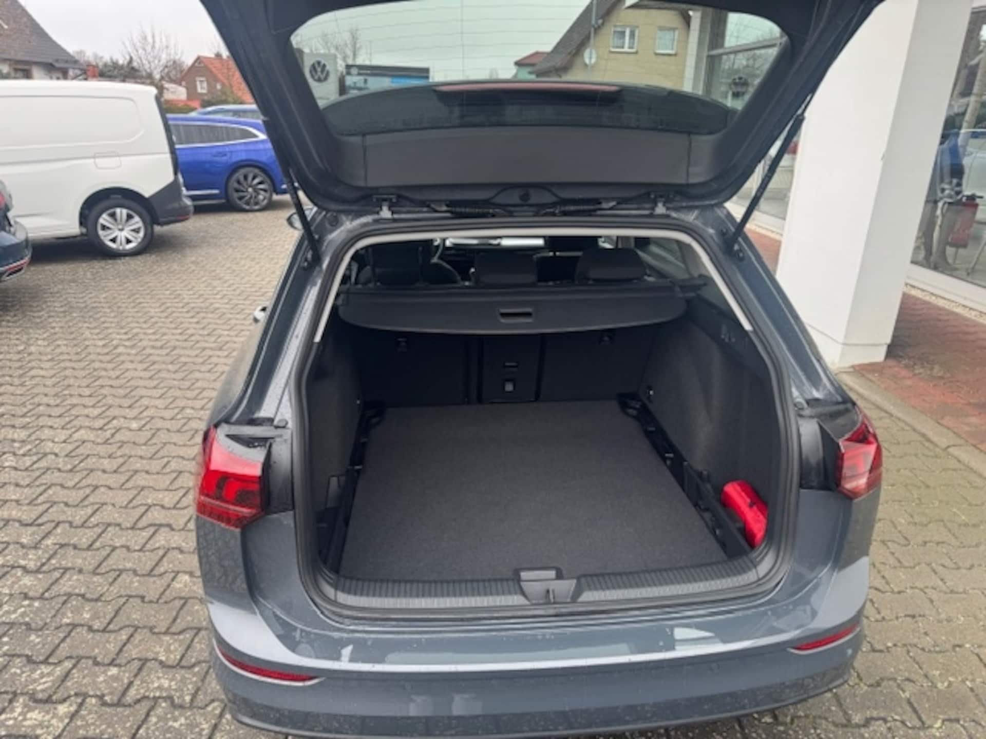 Volkswagen Golf Variant Life