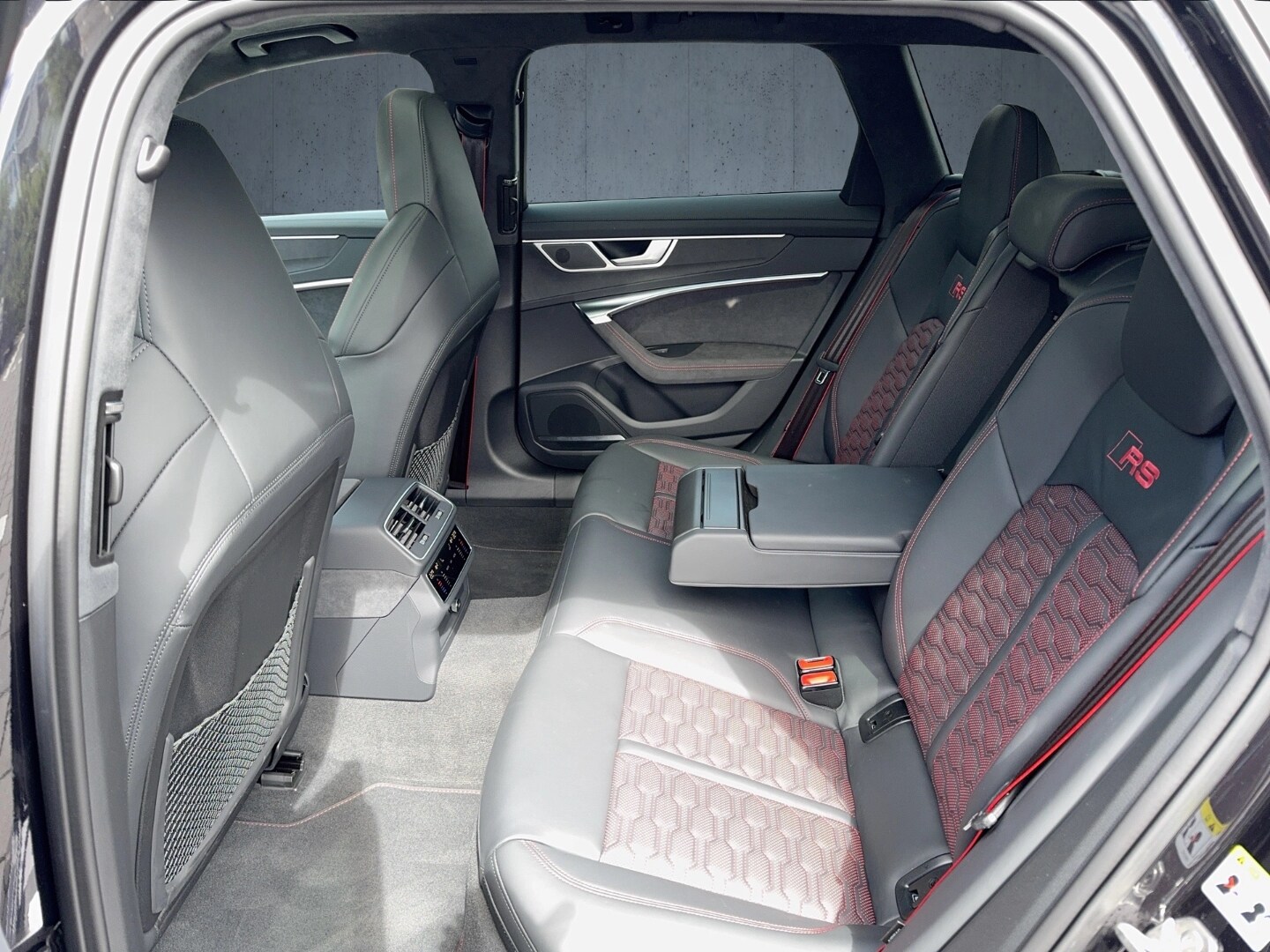 Image about Audi RS 6 Avant performance quattro tiptronic